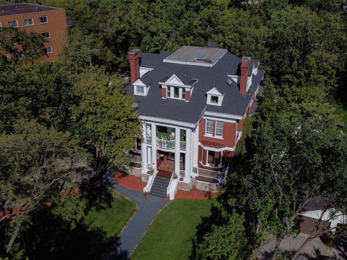 No. 5 East Bed & Breakfast Winnipeg