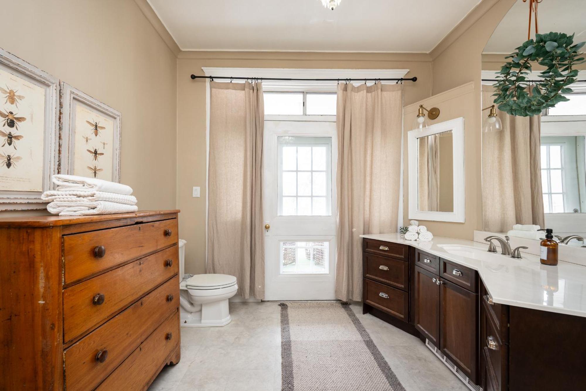 Bed & Breakfast No. 5 East Winnipeg