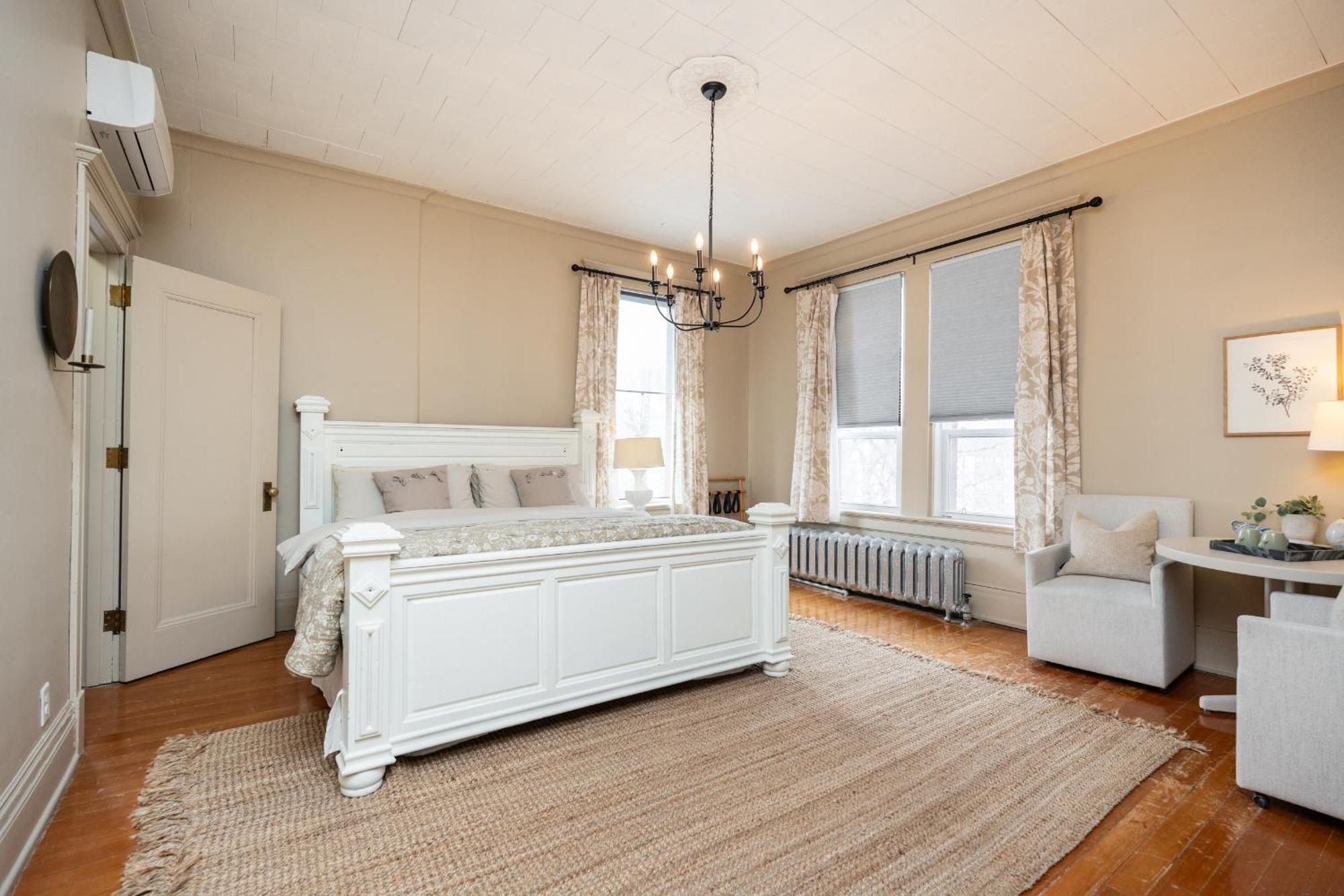 Bed & Breakfast No. 5 East