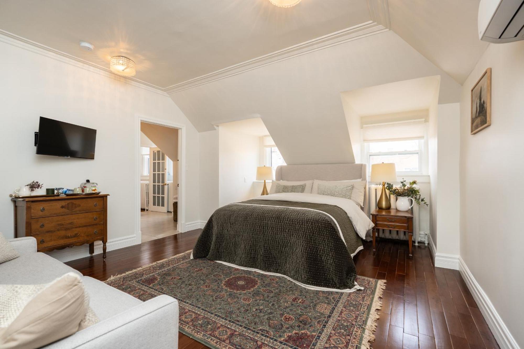 Bed & Breakfast No. 5 East Winnipeg